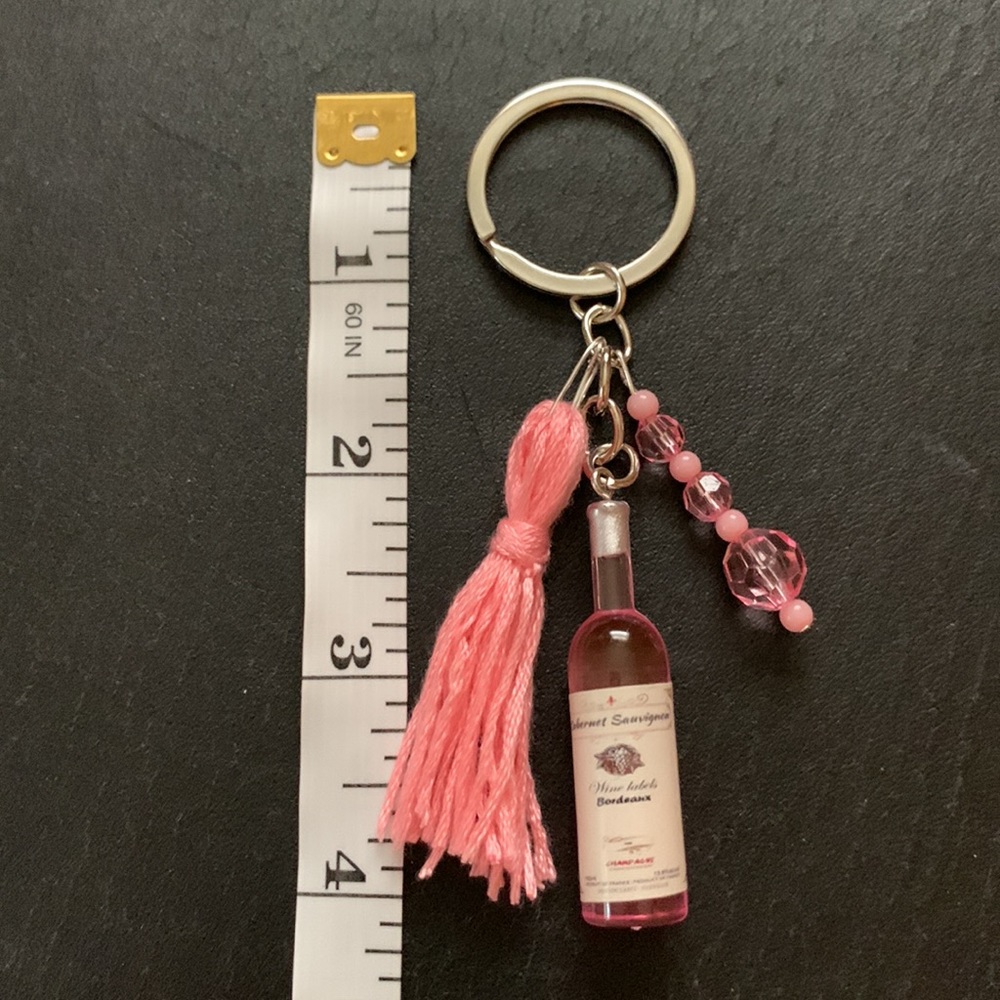 ❣️SOLD❣️NEW! Handmade Pink Wine Bottle Key Ring with Pink Tassle & Beaded Charm - Picture 6 of 6